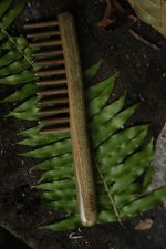 Mistik Sandal Ağacı 12 Dişli Ahşap Tarak – Doğal Meridyen Masajı & Saç Terapisi