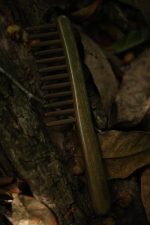 Mistik Sandal Ağacı 12 Dişli Ahşap Tarak – Doğal Meridyen Masajı & Saç Terapisi